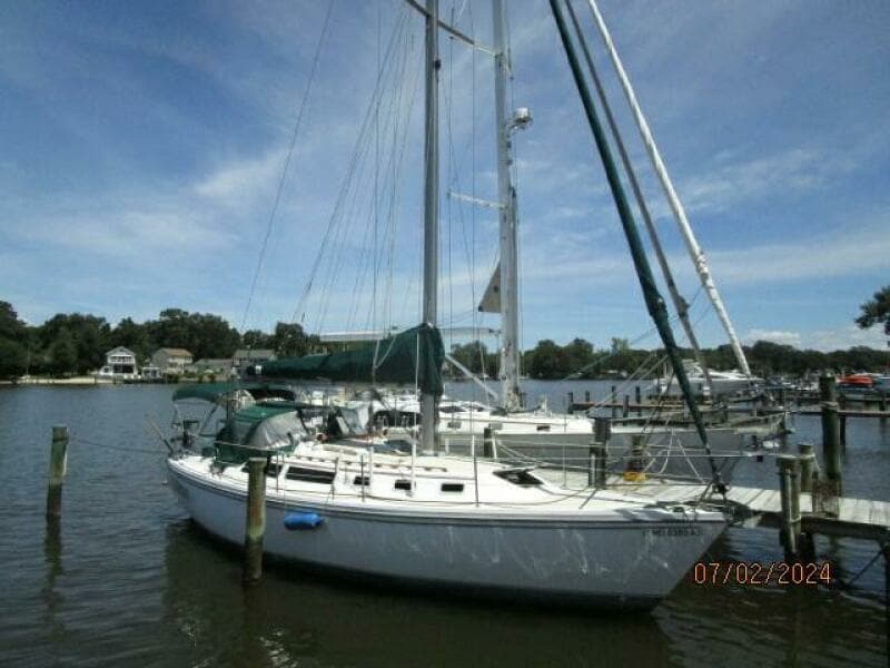 34' Catalina starboard forward profile2