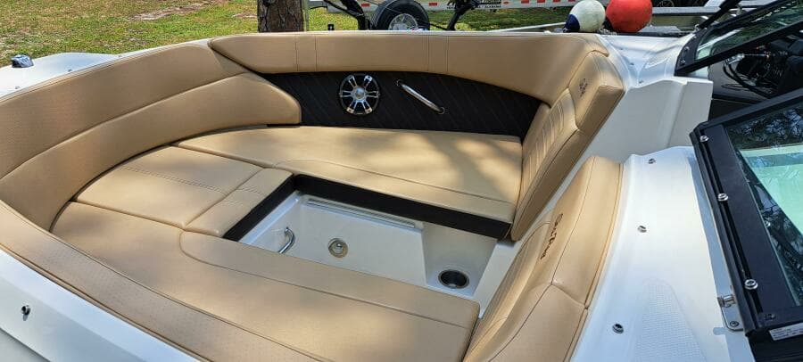 2019 Sea Ray SPX 230 OB