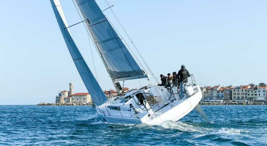 2025 Beneteau First 36