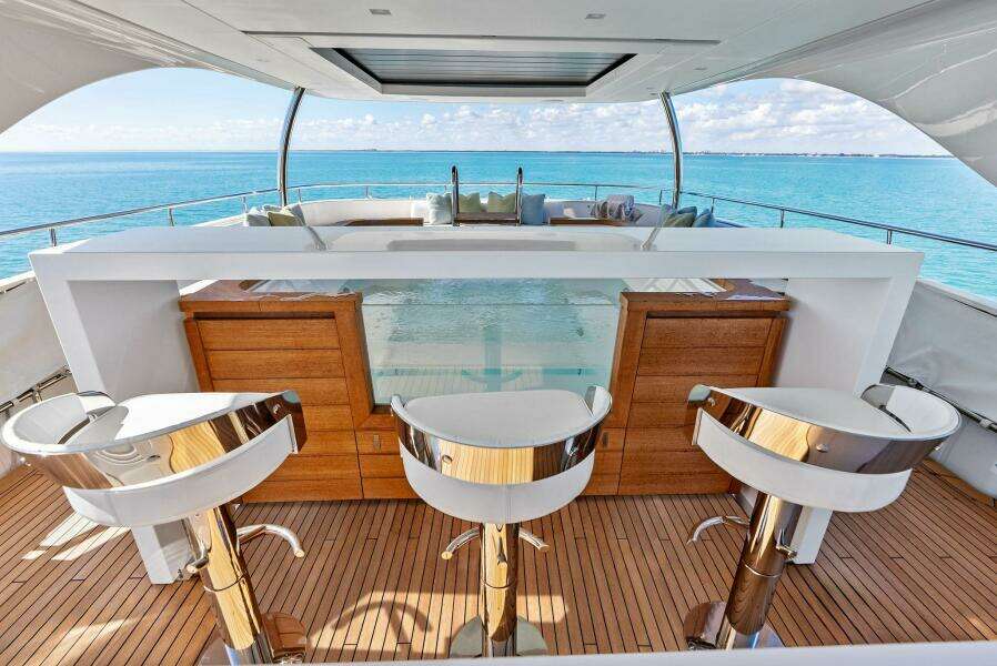 Sun Deck Jacuzzi Bar