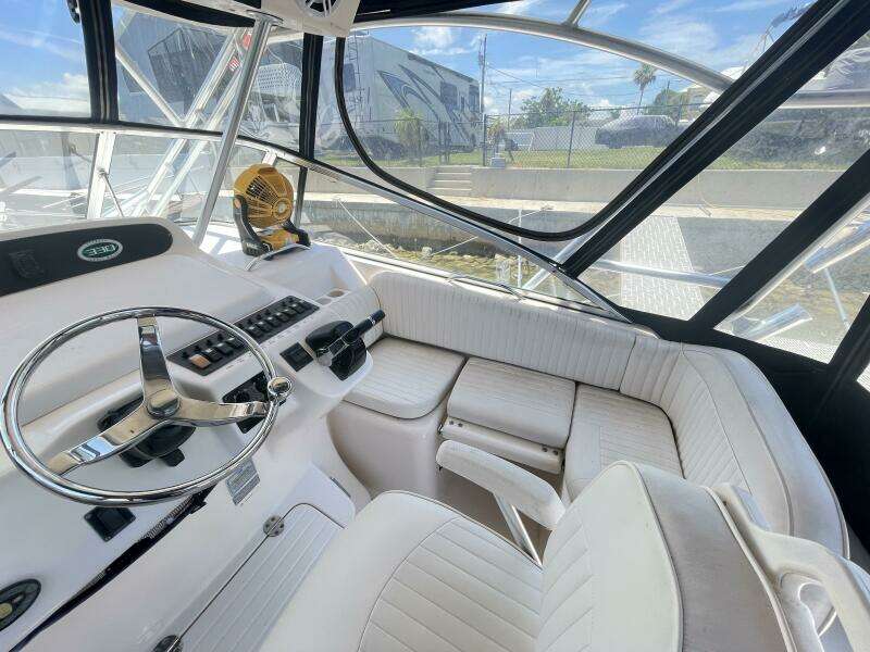 2005 Grady-White 330 Express