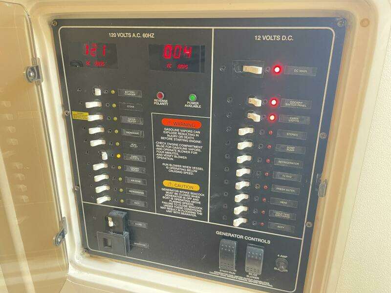 2005 Grady-White 330 Express