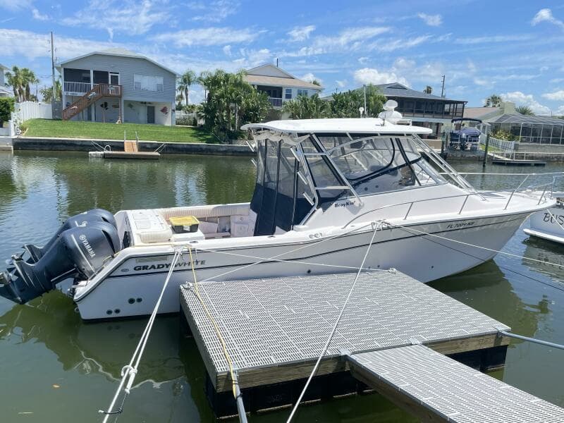 2005 Grady-White 330 Express