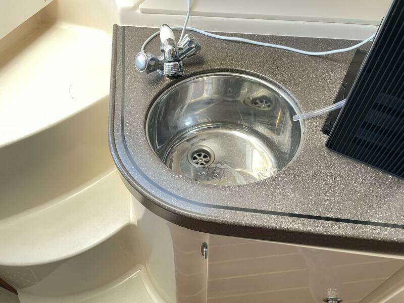 2005 Grady-White 330 Express