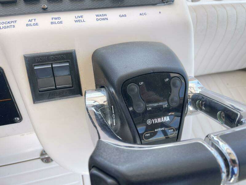 2005 Grady-White 330 Express