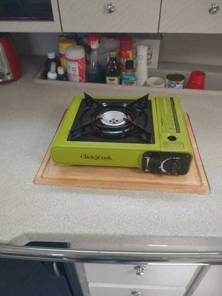 33' Wellcraft galley3