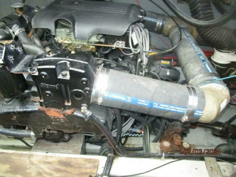 33' Wellcraft starboard main engine