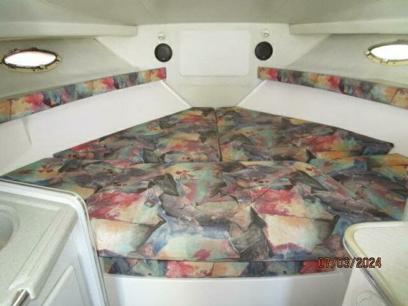 33' Wellcraft stateroom