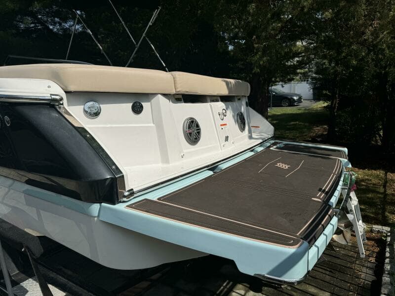 2019 Four Winns H230