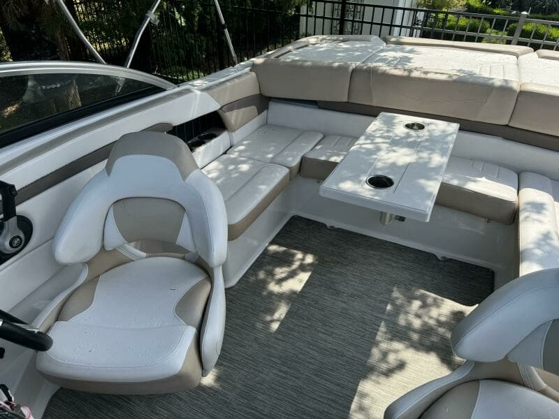 2019 Four Winns H230