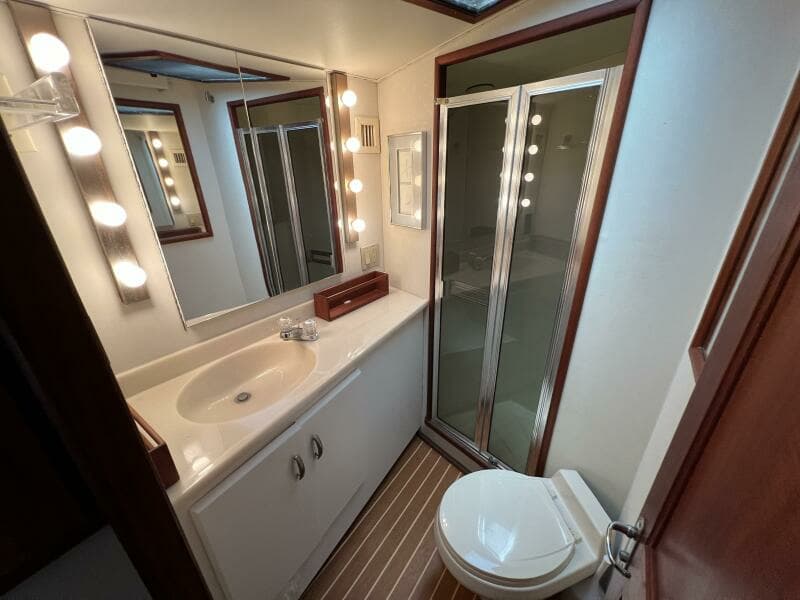 1990 Viking 48 Convertible