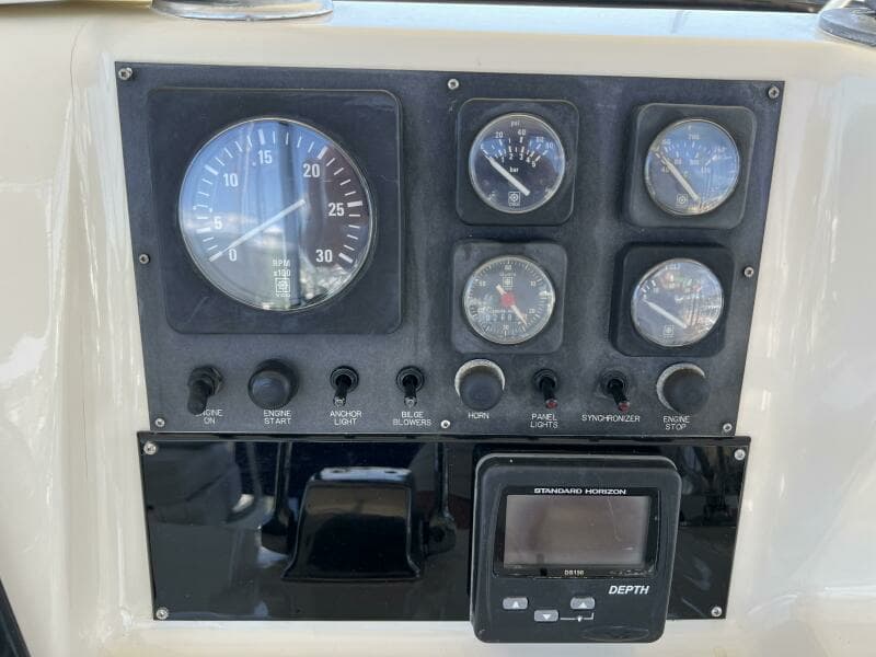 1990 Viking 48 Convertible