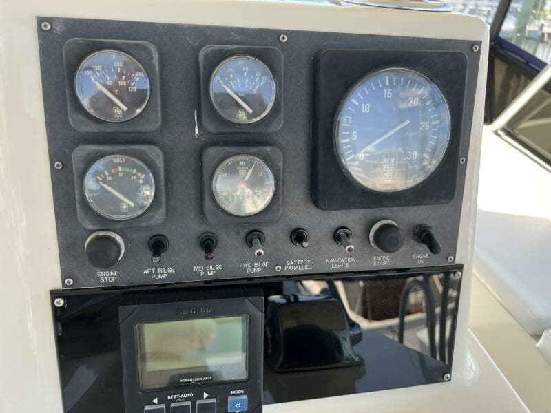 1990 Viking 48 Convertible