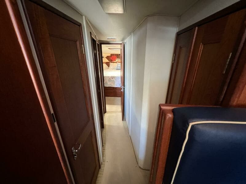 1990 Viking 48 Convertible