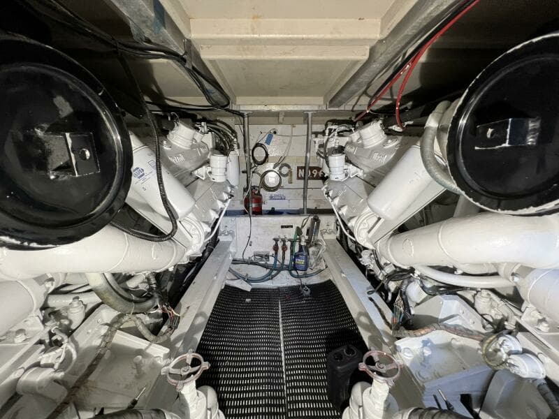 1990 Viking 48 Convertible