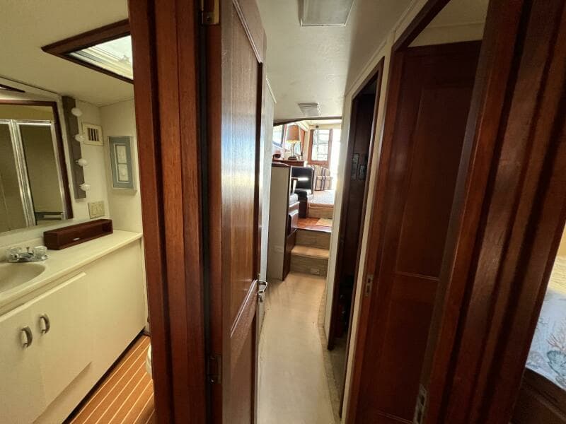 1990 Viking 48 Convertible