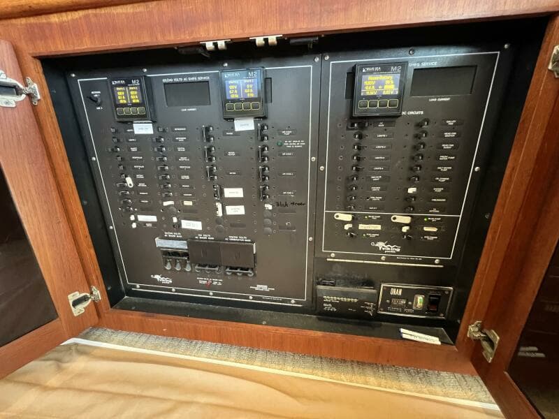 1990 Viking 48 Convertible