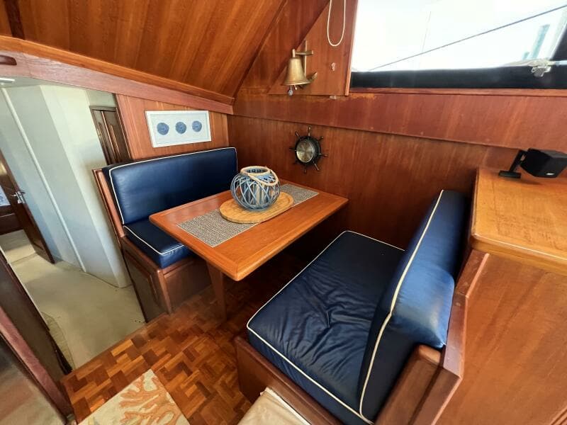 1990 Viking 48 Convertible