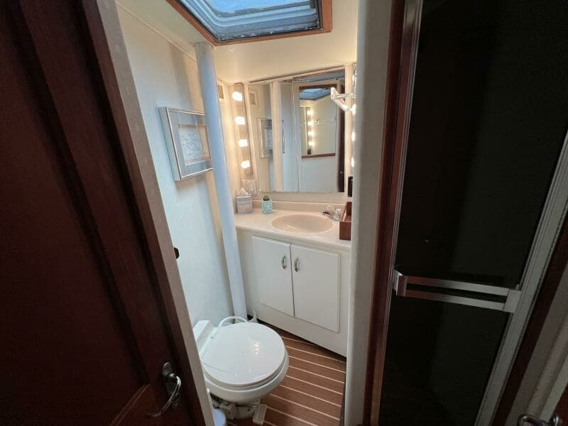 1990 Viking 48 Convertible