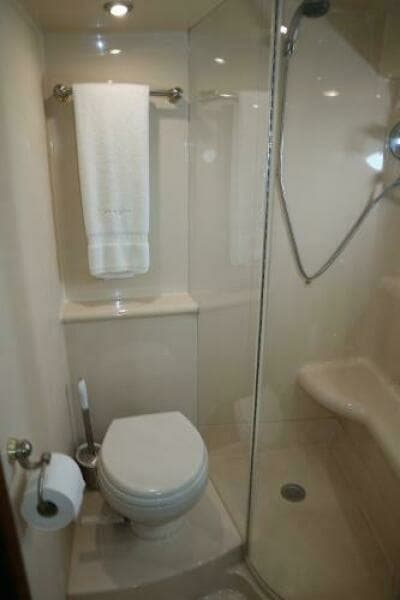 43 Meridian Sedan 411 - 