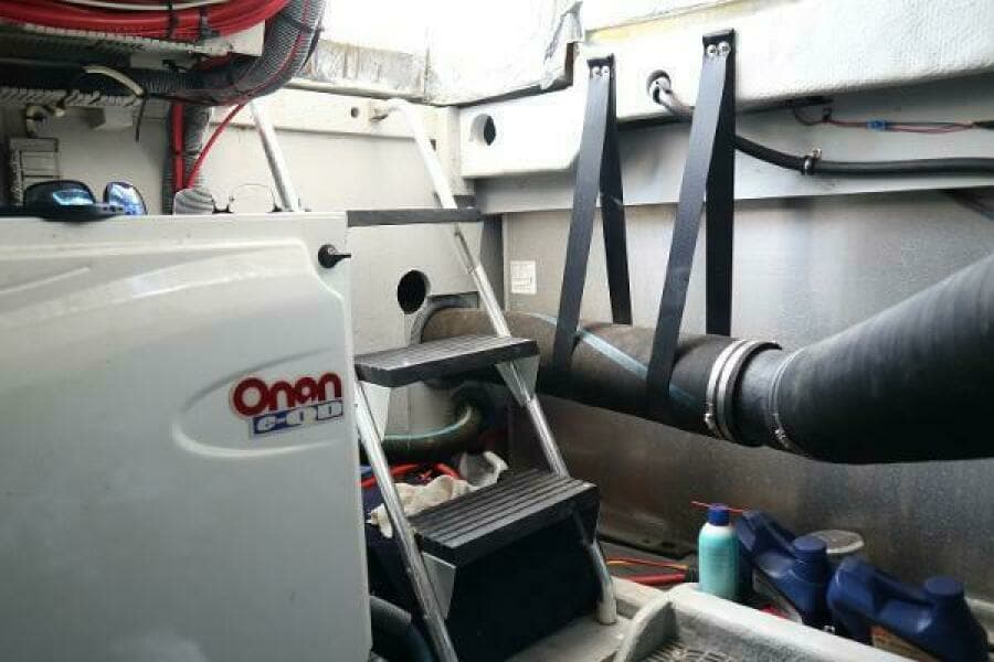 43 Meridian Sedan 411 - 