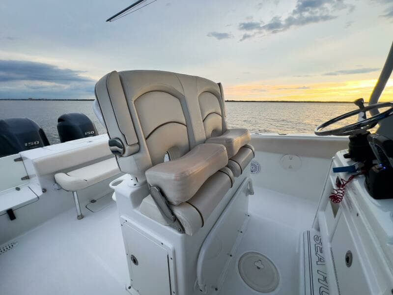 Sea Hunt 25 Gamefish - Helm Seats