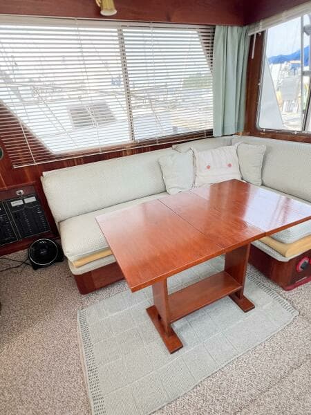 1987 Tollycraft 34 Sedan Sport