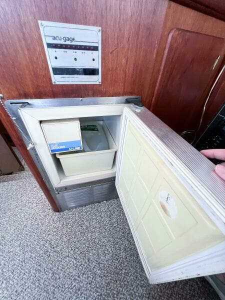 1987 Tollycraft 34 Sedan Sport