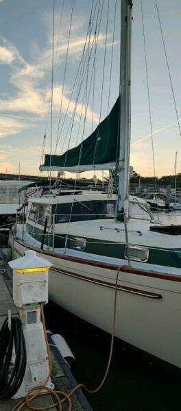 1980 Pearson Pilothouse 365