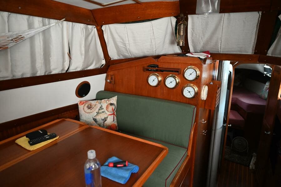 1980 Pearson Pilothouse 365