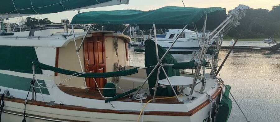 1980 Pearson Pilothouse 365