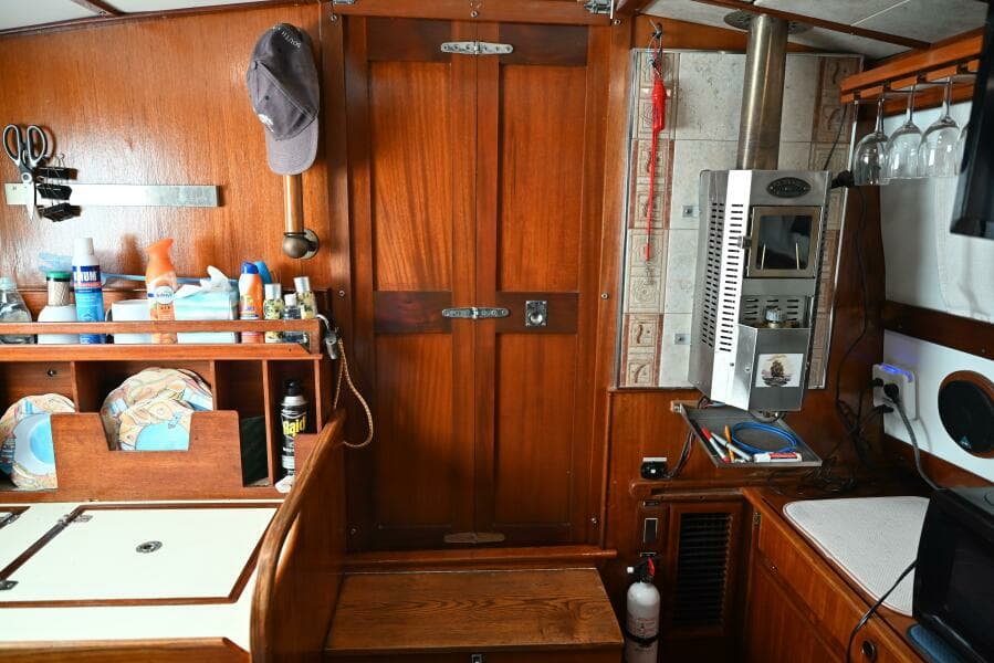 1980 Pearson Pilothouse 365