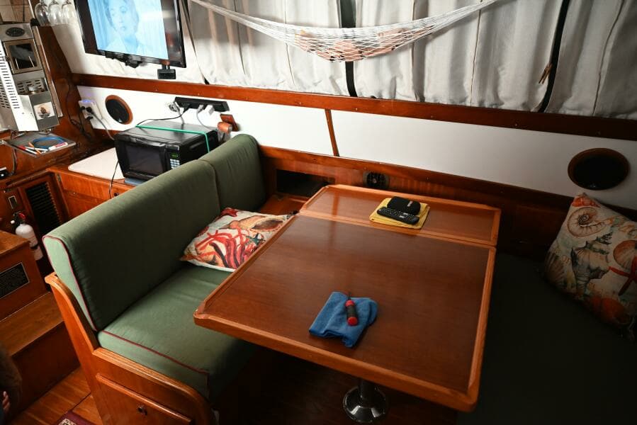 1980 Pearson Pilothouse 365