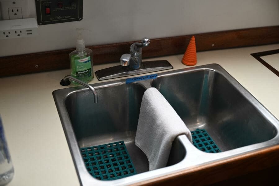 1980 Pearson Pilothouse 365