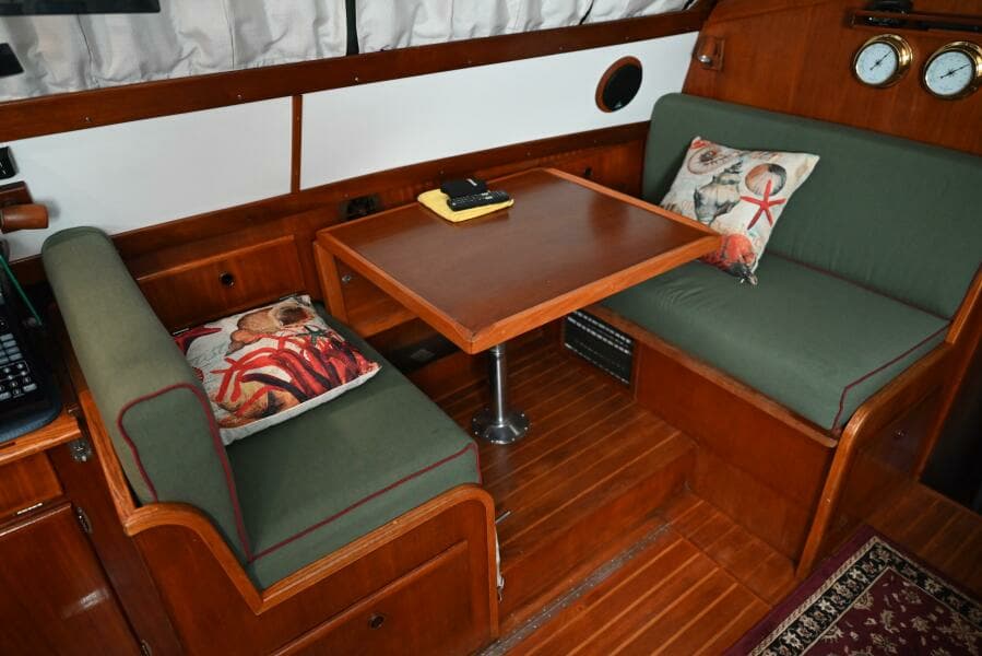 1980 Pearson Pilothouse 365