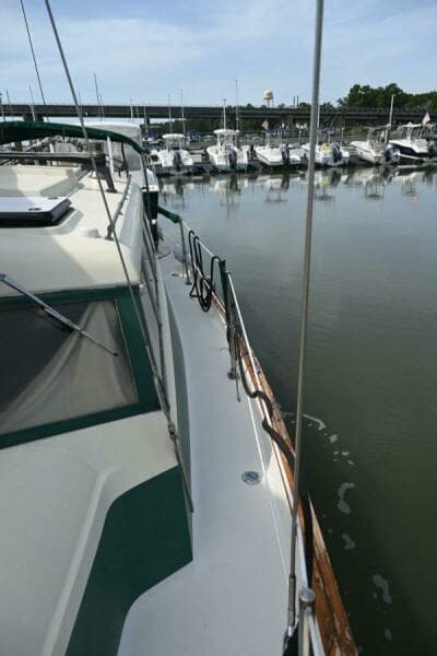 1980 Pearson Pilothouse 365