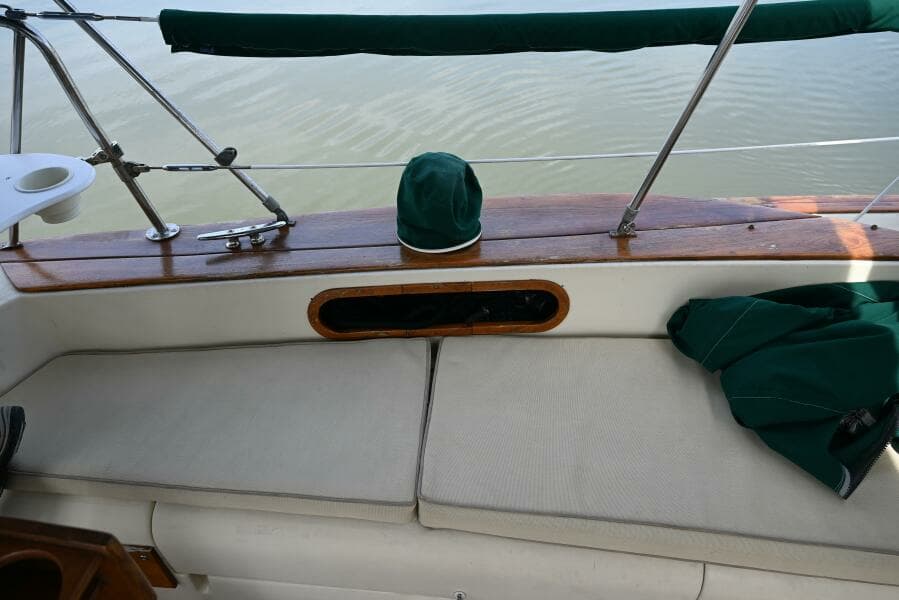 1980 Pearson Pilothouse 365