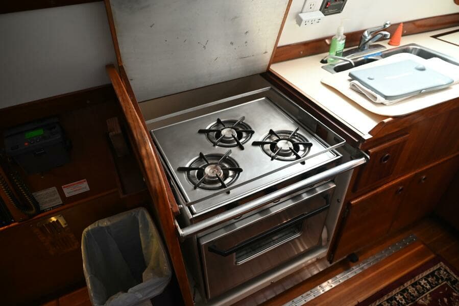 1980 Pearson Pilothouse 365