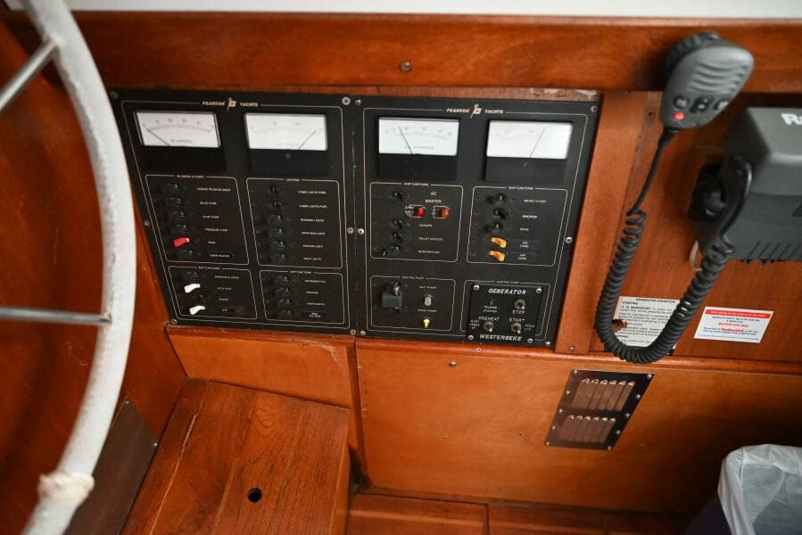 1980 Pearson Pilothouse 365