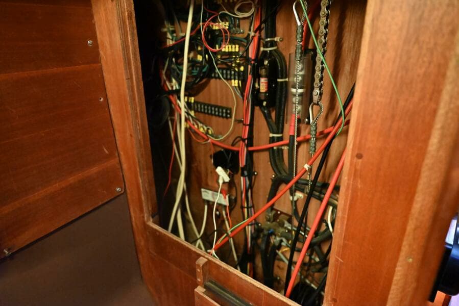 1980 Pearson Pilothouse 365