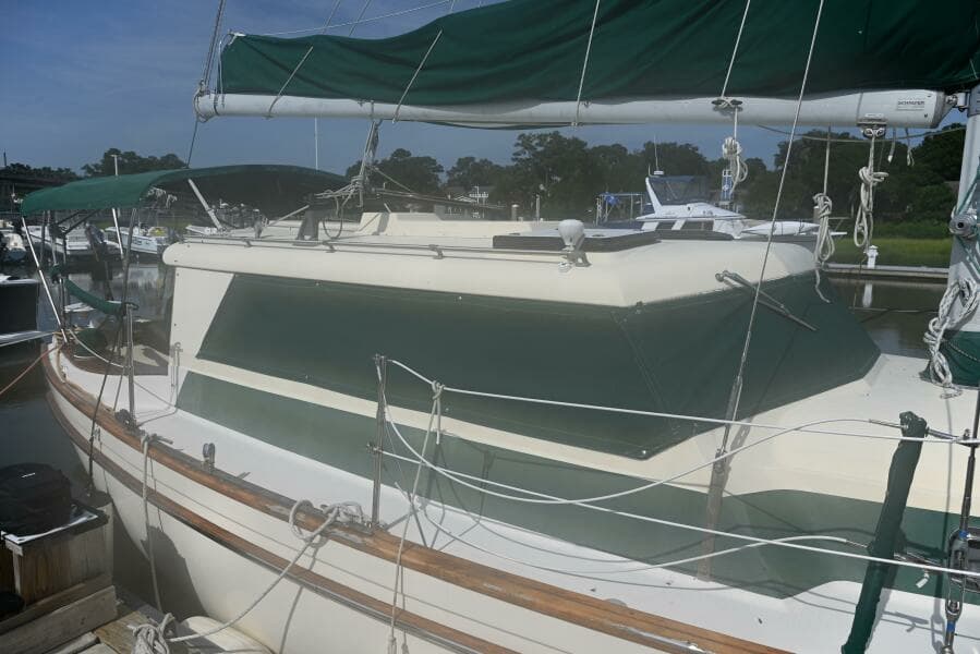 1980 Pearson Pilothouse 365