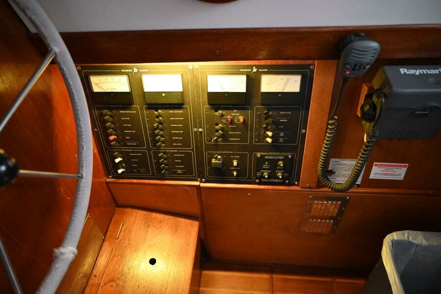 1980 Pearson Pilothouse 365