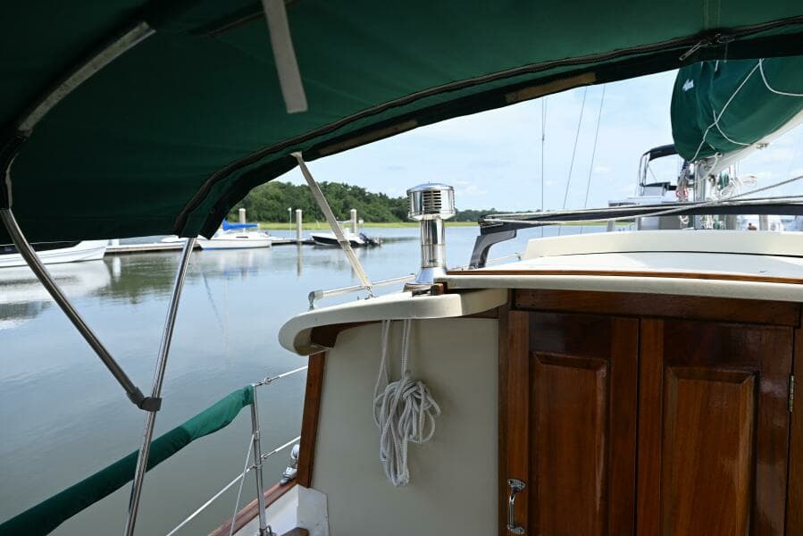 1980 Pearson Pilothouse 365