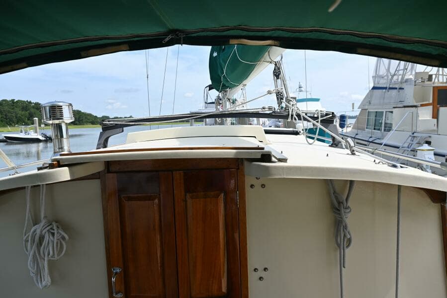 1980 Pearson Pilothouse 365