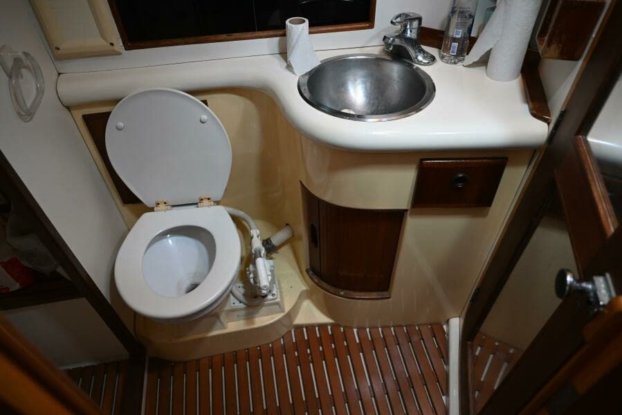 1980 Pearson Pilothouse 365