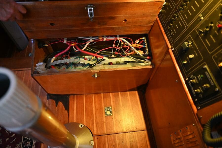 1980 Pearson Pilothouse 365