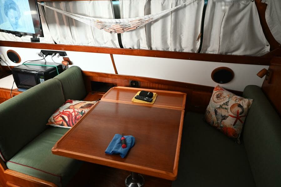 1980 Pearson Pilothouse 365