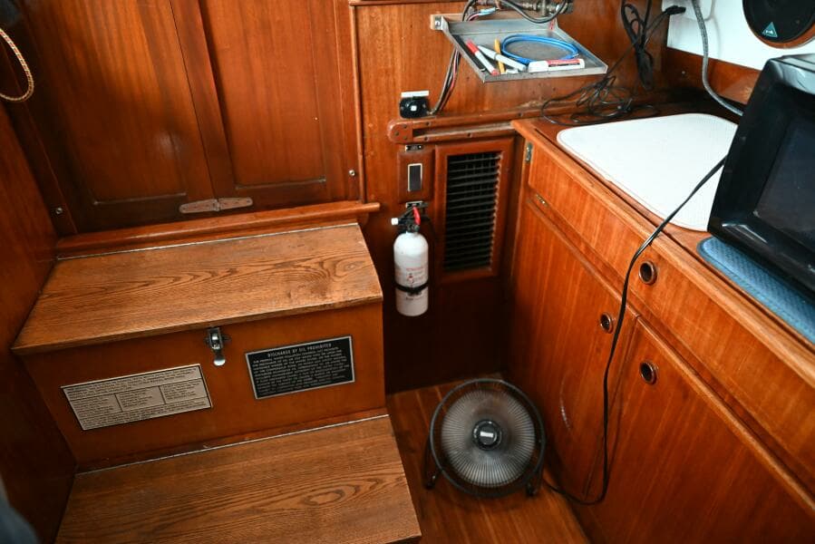 1980 Pearson Pilothouse 365
