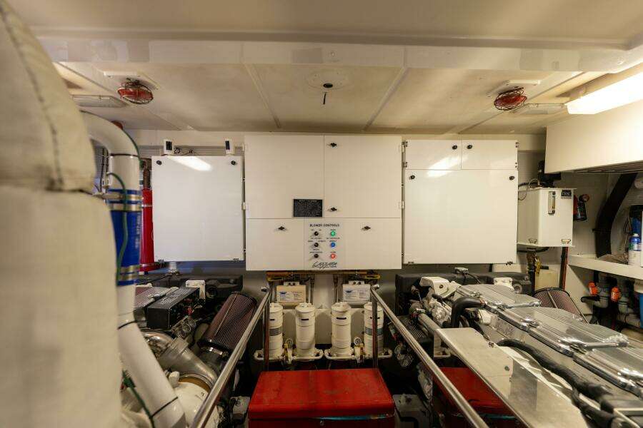 2007 Lazzara 74 Motor Yacht Kathleen