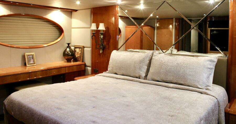 2007 Lazzara 74 Motor Yacht Kathleen